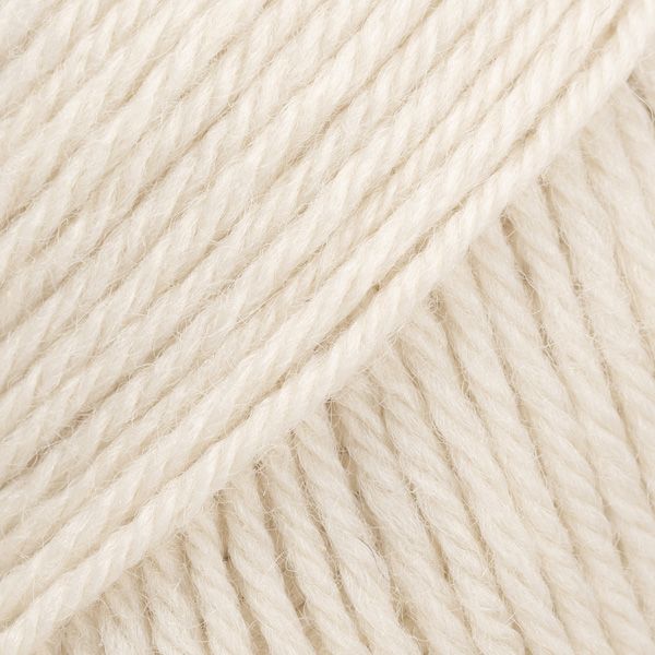 Fil DROPS Karisma Uni Color - 50g - Beige Clair Fil DROPS Karisma Uni Color - 50g - Beige Clair