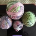 Image client Fil Viking Nordlys 100g - Vert/bleu/rose (935)