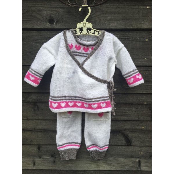 Patron tricot - Cardigan portefeuille et pantalon avec coeurs