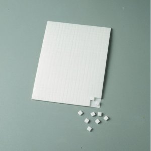 Pastille adhésive 5 x 5 x 2 mm / 10 x 14 cm - blanc 560 pcs. double face Pastille adhésive 5 x 5 x 2 mm / 10 x 14 cm - blanc 560 pcs. double face