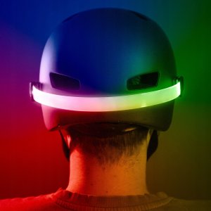 �clairage LED pour casque avec s�lection de couleur et 3 modes - fonctionne sur piles