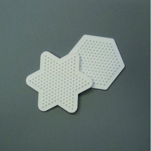 Assiette perle Nabbi 9 cm - blanc 2 pcs. mélange étoile / hexagonal Assiette perle Nabbi 9 cm - blanc 2 pcs. mélange étoile / hexagonal