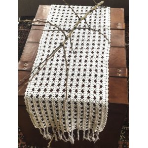 Patron au crochet - Chemin de table au crochet avec frange Patron au crochet - Chemin de table au crochet avec frange