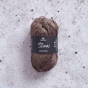 Fil Black Sheep Stina 8/8 50g - Marron (221) Fil Black Sheep Stina 8/8 50g - Marron (221)