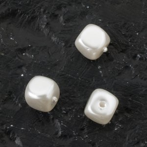 Perles de cire en verre carré 6 mm Blanc - 24 pcs Perles de cire en verre carré 6 mm Blanc - 24 pcs