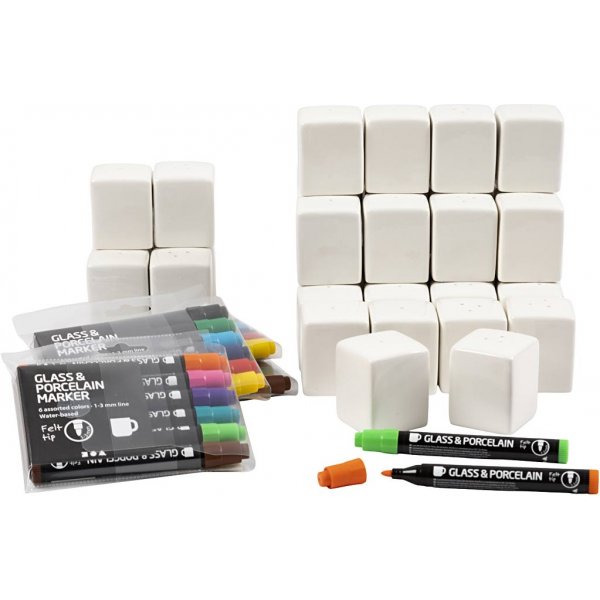 Ensemble de salle de classe avec salières et poivrières Ensemble de salle de classe avec salières et poivrières