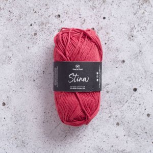 Fil Black Sheep Stina 8/8 50g - Rouge (245) Fil Black Sheep Stina 8/8 50g - Rouge (245)