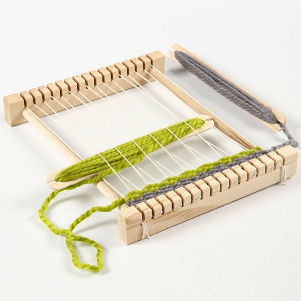 Nappe avec navettes, peigne et ficelle - Bois