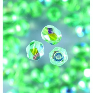 Perles de verre à facettes - vert clair - rondes, chatoyantes Perles de verre à facettes - vert clair - rondes, chatoyantes