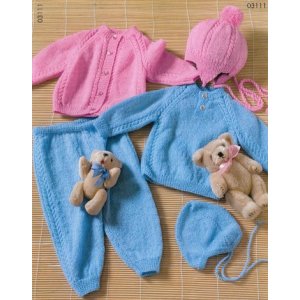 Patron tricot - Cardigan, pull, pantalon, bonnet et casque en jersey Patron tricot - Cardigan, pull, pantalon, bonnet et casque en jersey