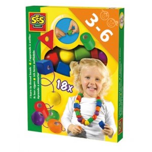 J'apprends  enfiler des perles