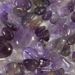 Perles de cristal améthyste violette 7-12 mm - 63 pièces. Perles de cristal améthyste violette 7-12 mm - 63 pièces.