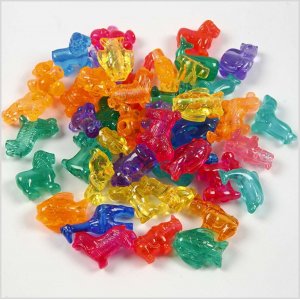 Perles en plastique - couleurs fortes - transparentes - 125 ml Perles en plastique - couleurs fortes - transparentes - 125 ml