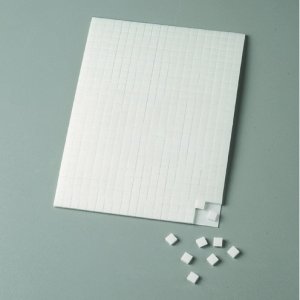Pastille adhésive 5 x 5 x 1 mm / 10 x 14 cm - blanc 560 pcs. double face Pastille adhésive 5 x 5 x 1 mm / 10 x 14 cm - blanc 560 pcs. double face