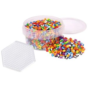 M�lange de perles tubulaires ray�es en pot avec plaque de perles hexagonale - environ 1000 pi�ces.