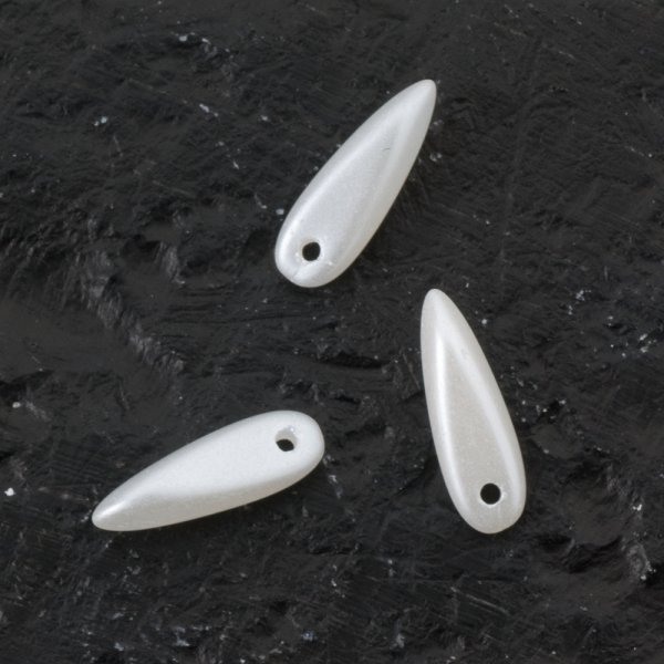 Perles de cire en verre 3x11 mm Blanc - 16 pcs