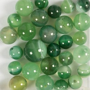 Perles d'agate vert vif 13x8-15x6 mm - 28 pièces. Perles d'agate vert vif 13x8-15x6 mm - 28 pièces.