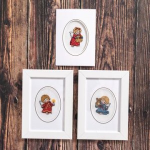 Kit de broderie - Petits anges 3 tableaux / cartes Kit de broderie - Petits anges 3 tableaux / cartes