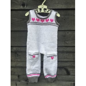 Patron tricot - Cardigan portefeuille et pantalon avec coeurs Patron tricot - Cardigan portefeuille et pantalon avec coeurs