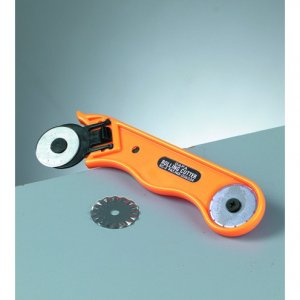 Couteau à rouleau ø 28 mm - 1 pc. avec 3 feuilles Couteau à rouleau ø 28 mm - 1 pc. avec 3 feuilles