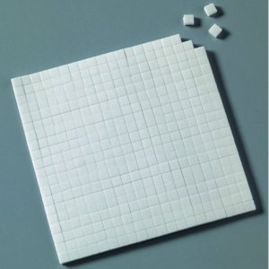 Pastille adhésive 5 x 5 x 3 mm / 10 x 14 cm - blanc 560 pcs. double face Pastille adhésive 5 x 5 x 3 mm / 10 x 14 cm - blanc 560 pcs. double face