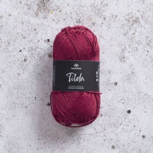 Fil Tilda Black Sheep 50g - Rouge rubis Fil Tilda Black Sheep 50g - Rouge rubis