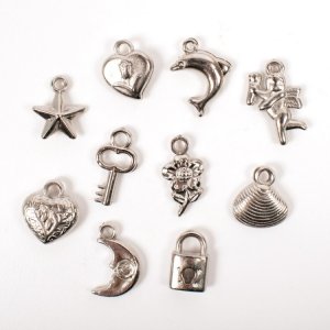 Breloques en plastique, argentées, 9 formes, 200 pces Breloques en plastique, argentées, 9 formes, 200 pces